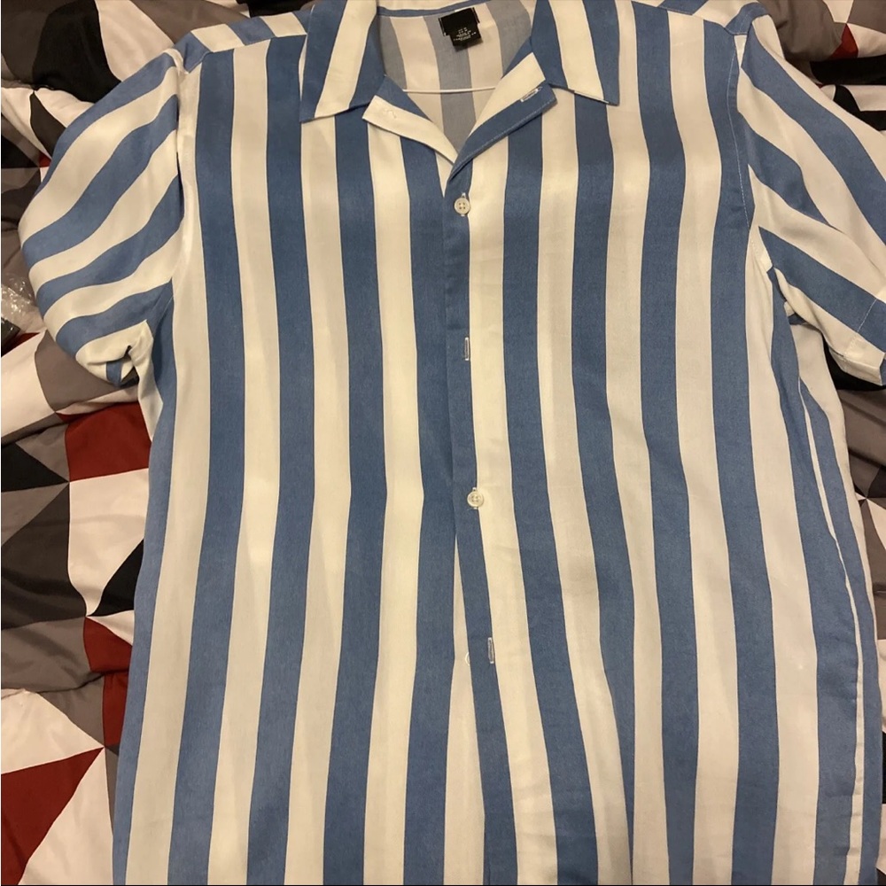 H&M white and blue men’s medium button down shirt